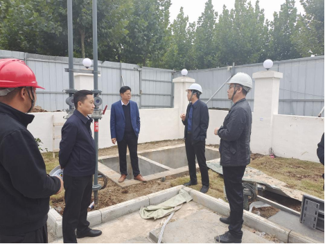 10.9（石化公司）市產(chǎn)業(yè)集團黨委書記、董事長劉培建一行蒞臨石化公司金頂山路加油站調(diào)研指導(dǎo)工作151.png