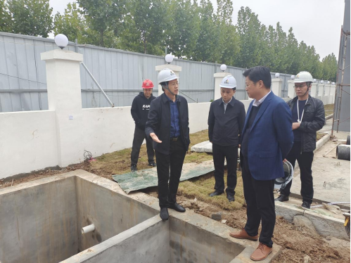10.9（石化公司）市產(chǎn)業(yè)集團黨委書記、董事長劉培建一行蒞臨石化公司金頂山路加油站調(diào)研指導(dǎo)工作231.png