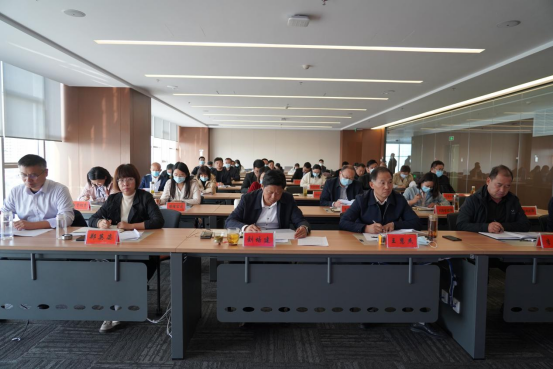 新聞稿：駐馬店市產(chǎn)業(yè)投資集團有限公司召開“決戰(zhàn)決勝第四季度、奮力沖刺全年目標”部署動員會（陳主任、主席修改版）981.png