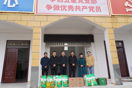 市產(chǎn)業(yè)集團(tuán)黨委書記、董事長劉培建一行深入結(jié)對幫扶村調(diào)研鄉(xiāng)村振興工作192.png